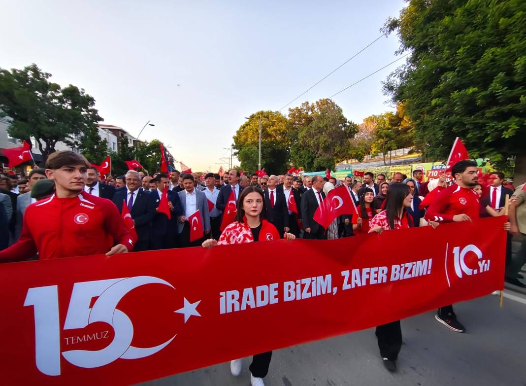 Konya'da 15 Temmuz için binler yürüdü! 10